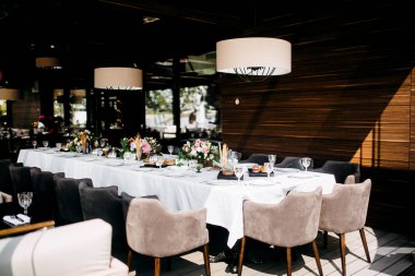 Düğün günü tablo ayarlayın. Tablo Snacks