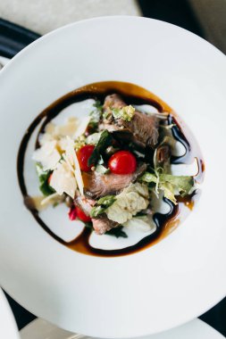 Düğün Resepsiyon masasında lezzetli salata