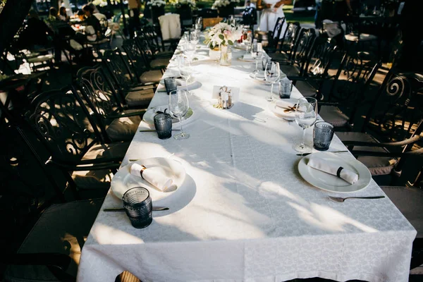 美丽的婚礼日餐桌装饰 — 图库照片