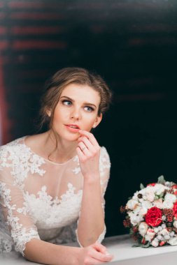 Studio poz genç güzel gelin