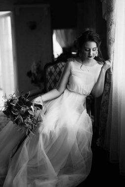 Kapalı poz genç güzel gelin