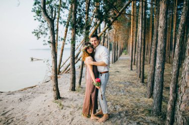 Göl mutlu güzel genç çift