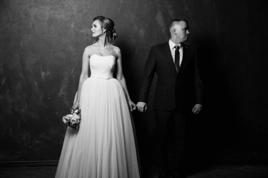 genç güzel çift kapalı poz