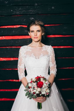 Studio poz genç güzel gelin