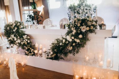 güzel düğün günü dekorasyon mumlar ile