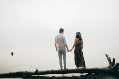 Göl mutlu güzel genç çift