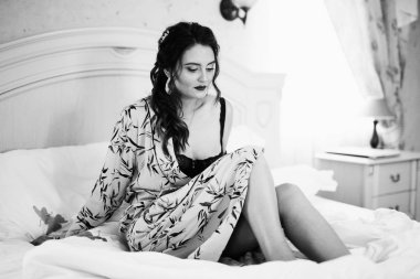 Sabahları Evde Genç güzel kadın