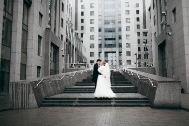 mutlu genç güzel kaç şehir içinde