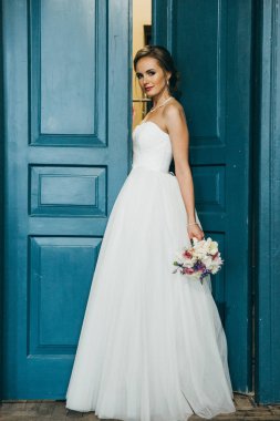 genç güzel gelin holding buket