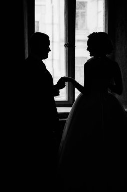 genç güzel çift kapalı poz