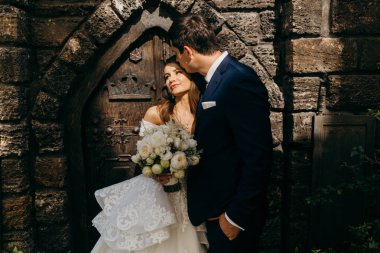 mutlu genç güzel düğün çifti 