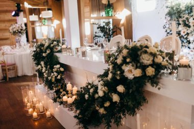 güzel düğün günü dekorasyon mumlar ile