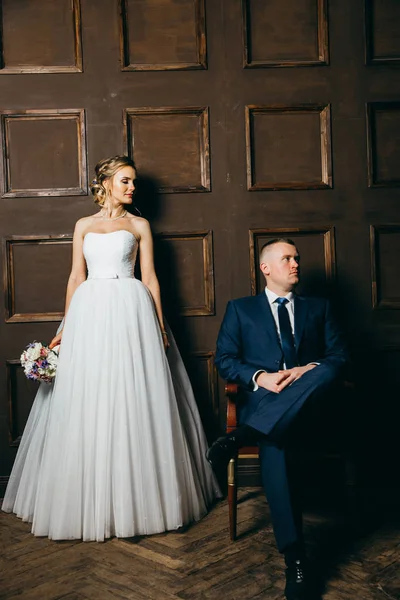 genç güzel çift kapalı poz