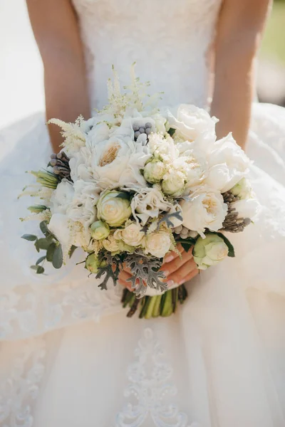 Hochzeit Leuchtend Roter Strauß Nahaufnahme — Stockfoto