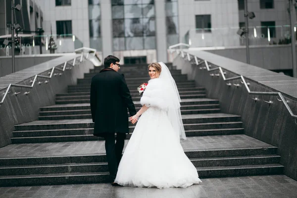 mutlu genç güzel kaç şehir içinde