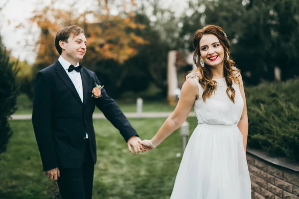 Beautiful Young Couple Newlyweds Outdoors — Stock Photo, Image