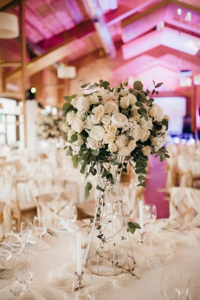 Bela Decoração Dia Casamento Mesa Com Flores — Fotografia de Stock