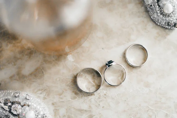 Alyans masada, yakın çekim