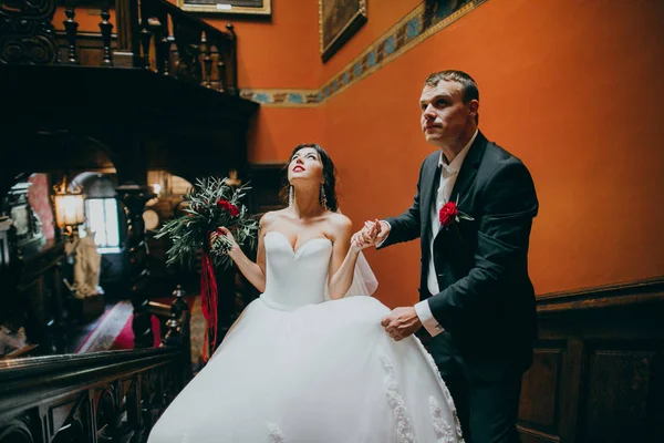 Jovem Feliz Belo Casal Recém Casados — Fotografia de Stock