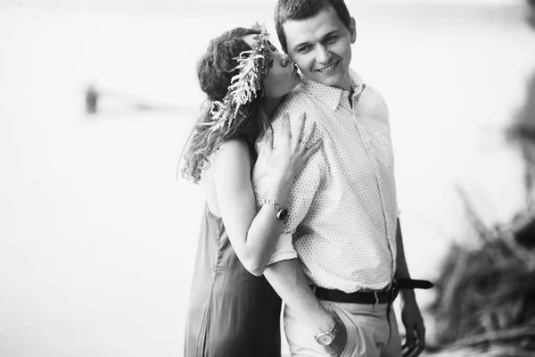 Happy Beautiful Young Couple Kissing Outdoors — Stock Photo, Image