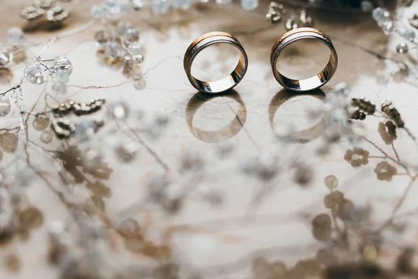 Wedding Rings Wooden Background — Stock Photo, Image