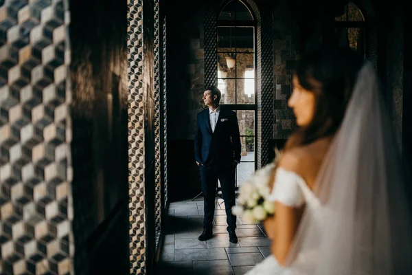 Glückliches Junges Schönes Hochzeitspaar — Stockfoto