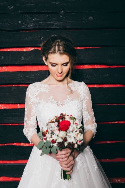 Studio poz genç güzel gelin