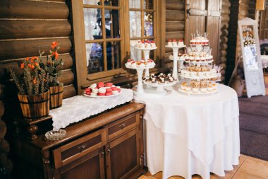 Çikolata paketiyle düğün farklı tatlılar