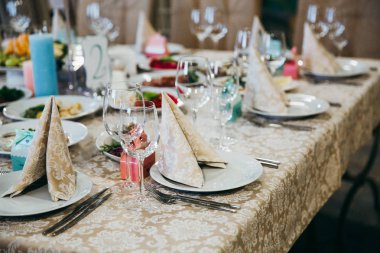 güzel düğün günü masayı 