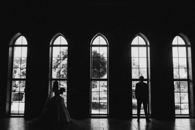 mutlu genç güzel düğün çifti 