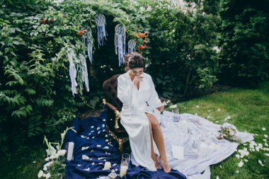 Bahçe okuma mektupta sabahları güzel gelin