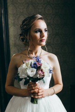 genç güzel gelin holding buket