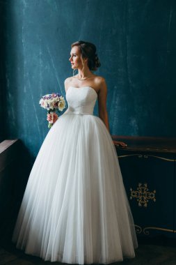 genç güzel gelin holding buket