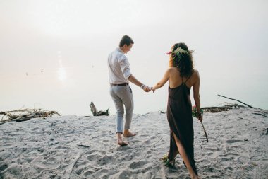 Göl mutlu güzel genç çift