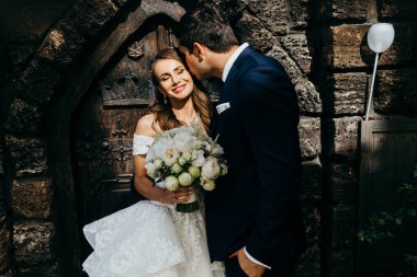 mutlu genç güzel düğün çifti 