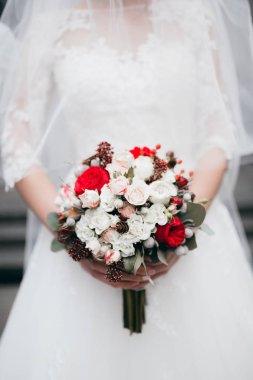 Çiçekli genç güzel gelin 