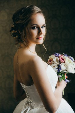 genç güzel gelin holding buket