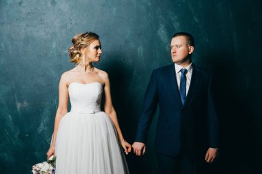 genç güzel çift kapalı poz