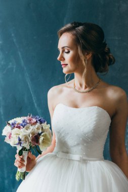genç güzel gelin holding buket