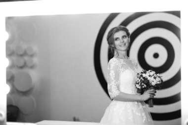 Studio poz genç güzel gelin