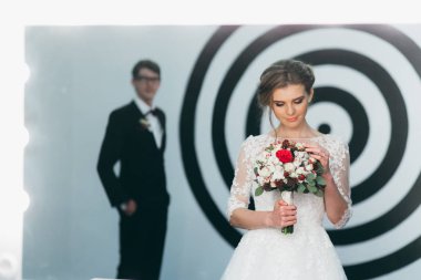 mutlu genç güzel çift poz 