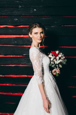 Studio poz genç güzel gelin