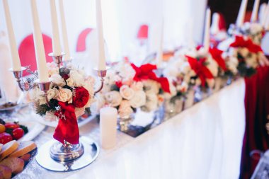 güzel düğün günü dekorasyon çiçekler ile tablo