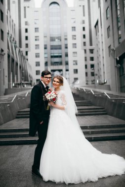 mutlu genç güzel kaç şehir içinde