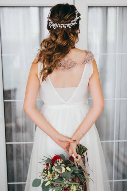 Kapalı poz genç güzel gelin