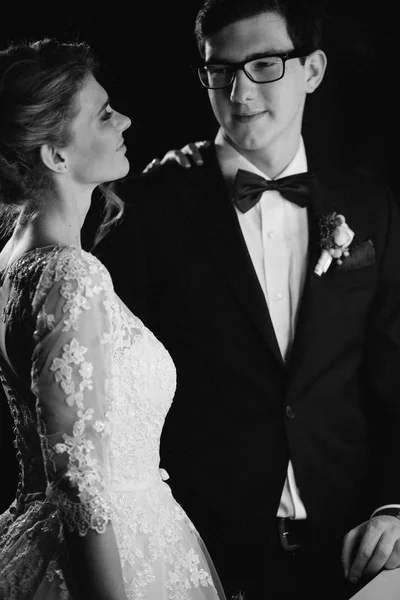 Happy Young Beautiful Couple Posing — Stock Photo, Image