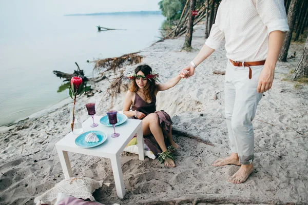 Gelukkig Mooi Jong Koppel Hebben Picnic Door Lake — Stockfoto