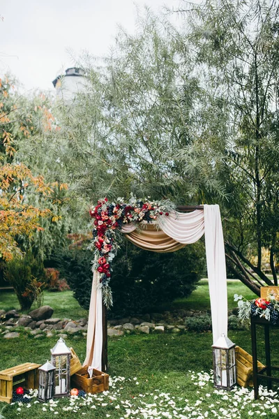 美丽的婚礼鲜花装饰 — 图库照片