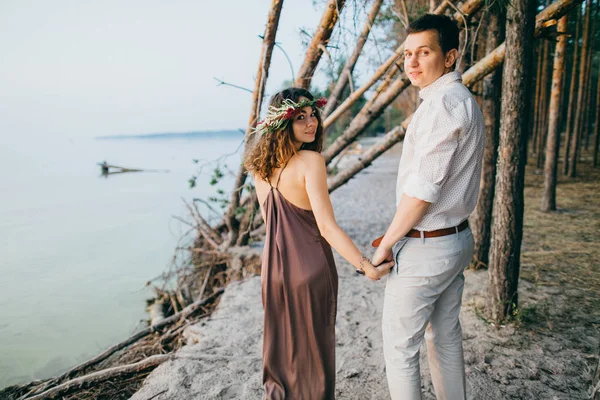 Glücklich Schönes Junges Paar See — Stockfoto