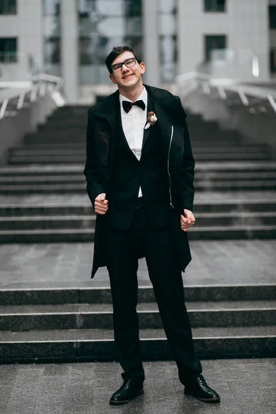 mutlu genç yakışıklı damat City